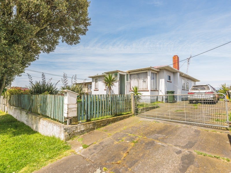 70 Manuka Street, Castlecliff, Whanganui - Carousel 1