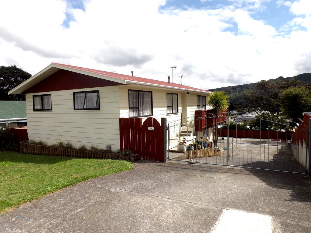8 Oaklands Grove, Clouston Park, Upper Hutt - Carousel 1