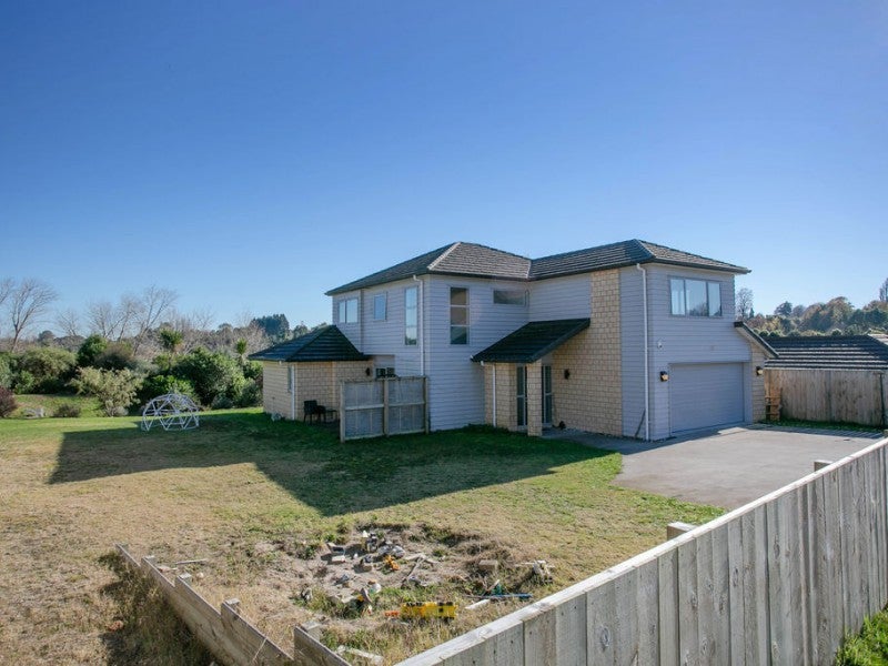 51 Alpers Ridge, Leamington, Cambridge - Carousel 16