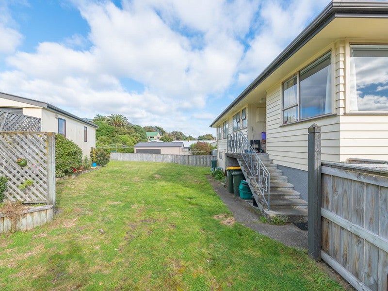 1 Hicks Crescent, Waikanae Beach, Waikanae - Carousel 23