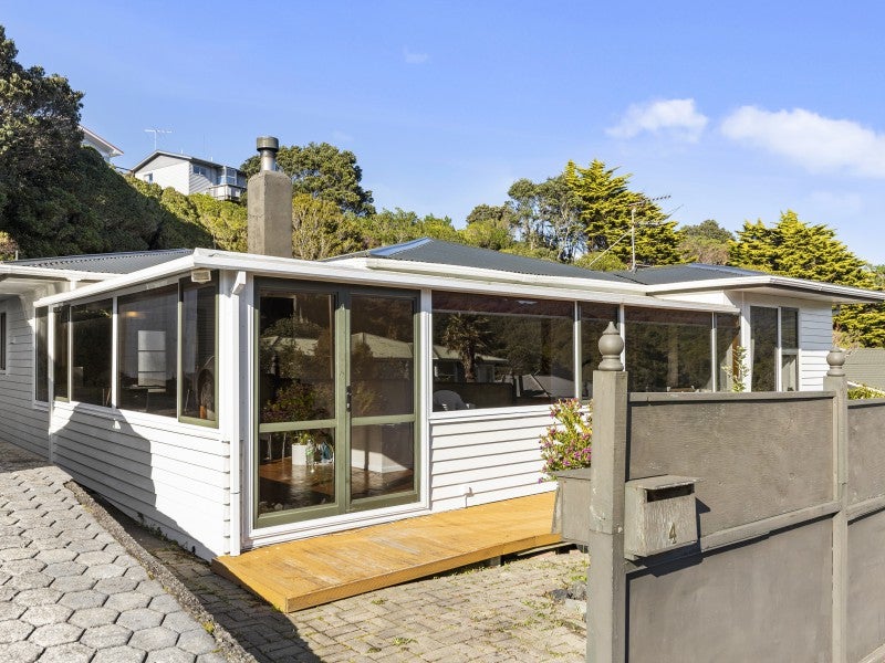 4 Barberry Grove, Maungaraki, Lower Hutt - Carousel 2
