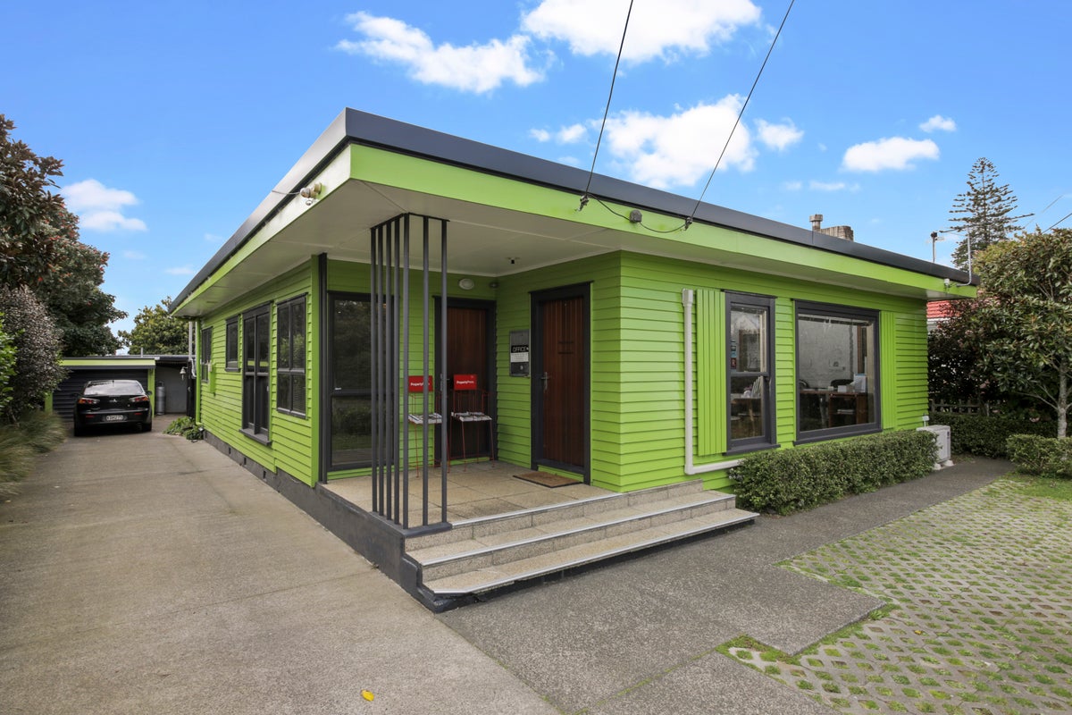 51 Coronation Road, Mangere Bridge, Auckland - Carousel 2