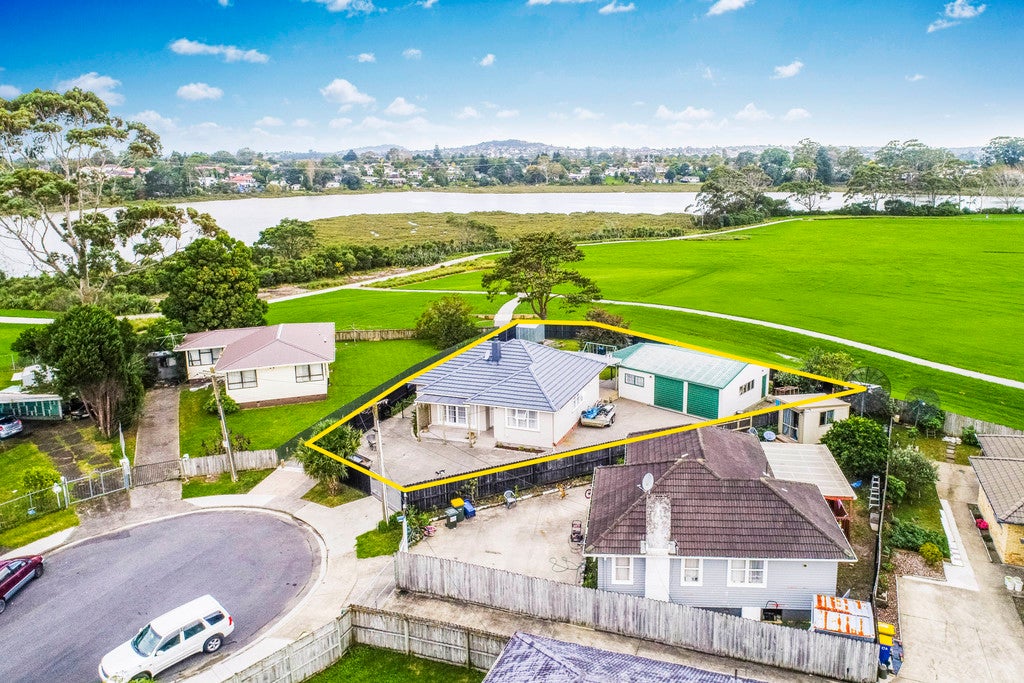 15 Ingleby Place, Kelston, Auckland - Carousel 2