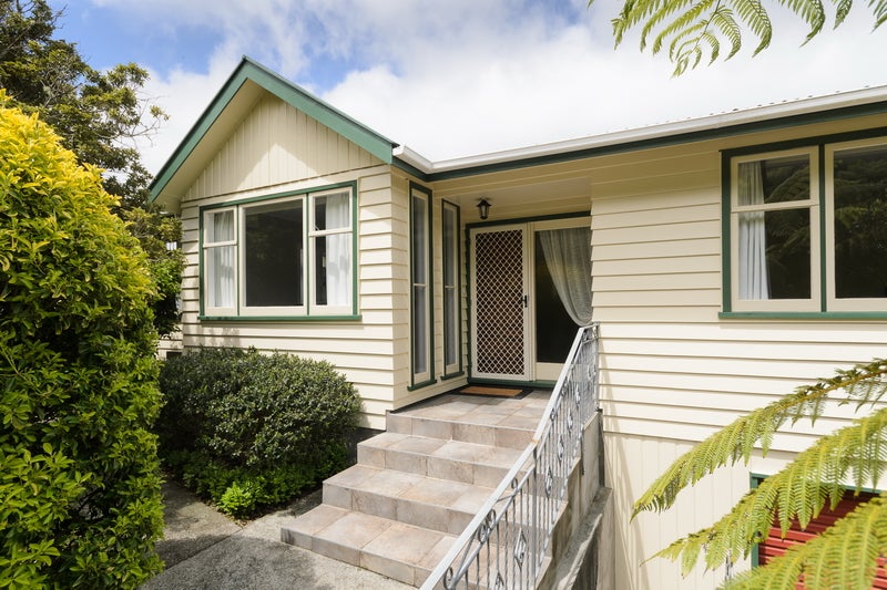 69 Winston Street, Crofton Downs, Wellington - Carousel 2