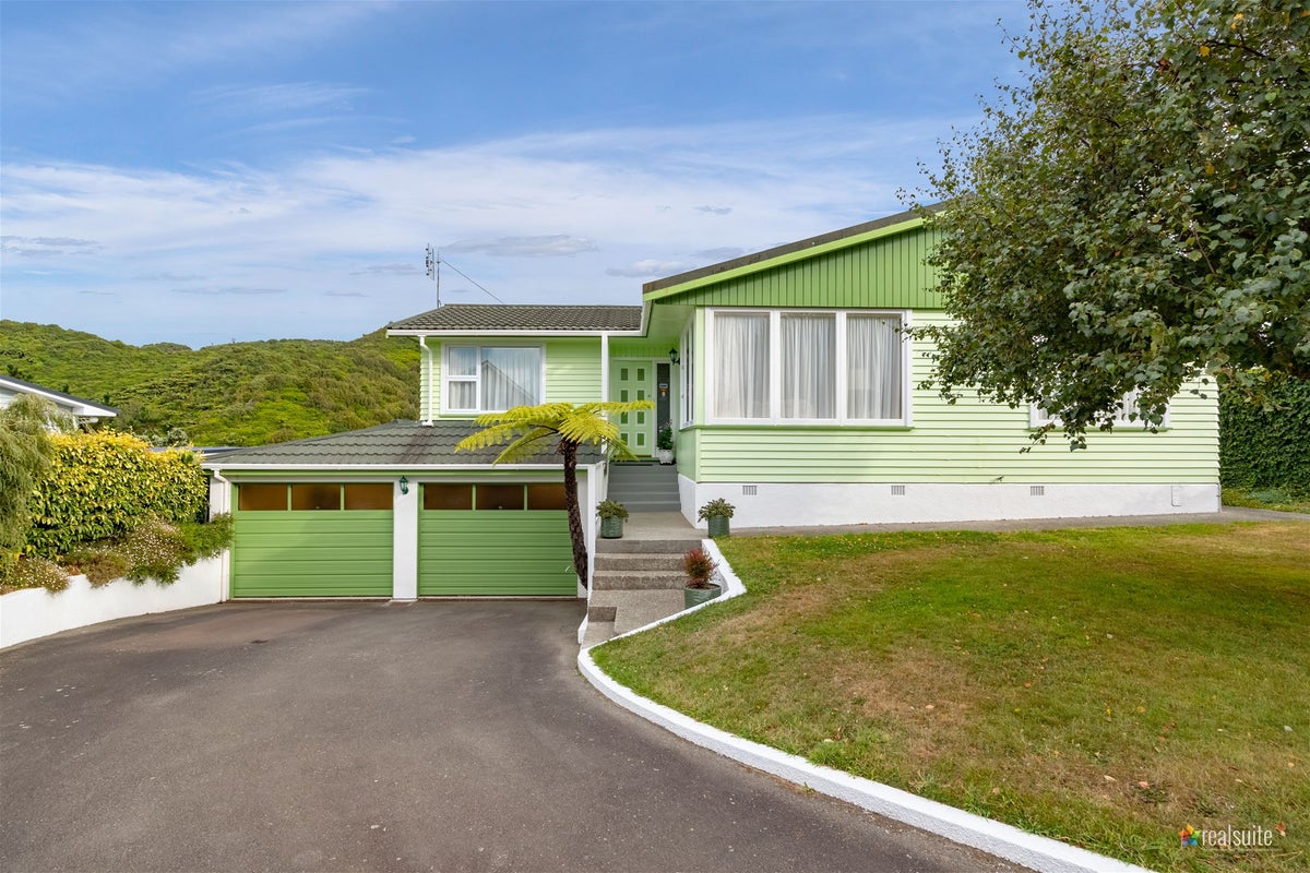 15 Maple Grove, Maungaraki, Lower Hutt - Carousel 1