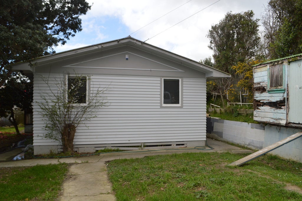 61 Leicester Street, Cannons Creek, Porirua - Carousel 1