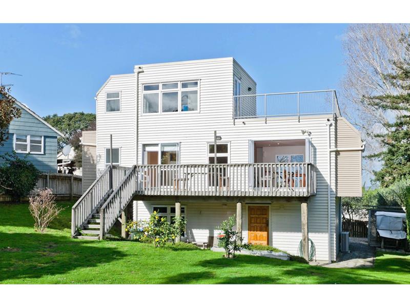 19A Clairville Crescent, Wai o Taiki Bay, Auckland - Carousel 1