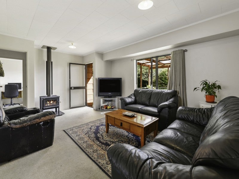 13 Aspen Place, Owhata, Rotorua - Carousel 2