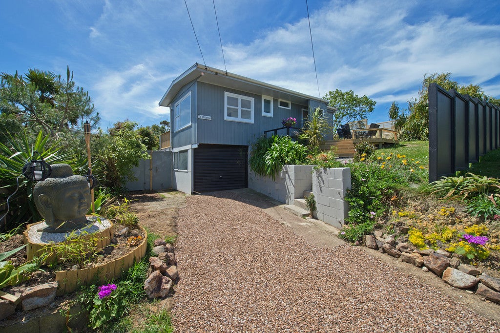 53 Ocean Road, Surfdale, Waiheke Island - Carousel 1