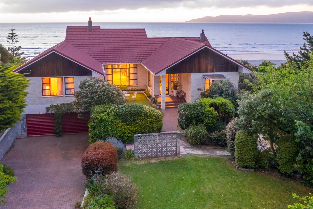 14 Kirkway, Raumati Beach, Paraparaumu - Carousel 2