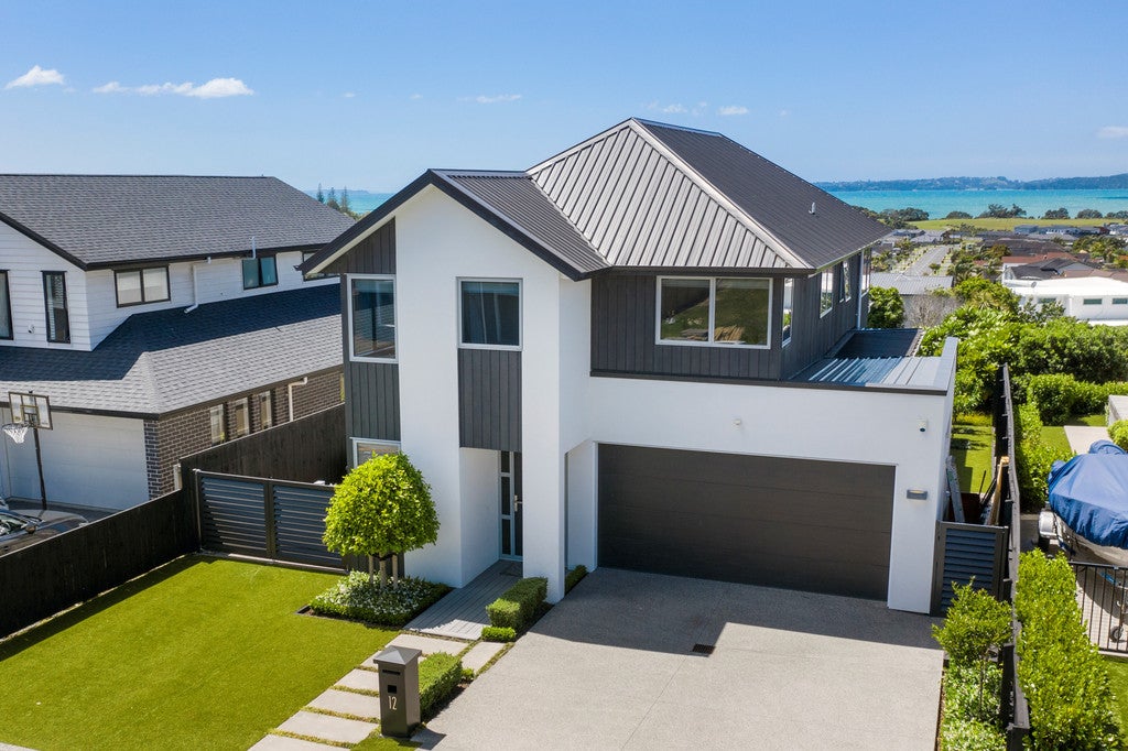 12 Thistle Close, Beachlands, Auckland - Carousel 1