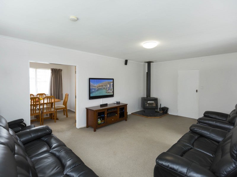 80 California Drive, Totara Park, Upper Hutt - Carousel 2