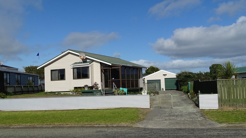 3 Matakane Street, Waitarere Beach, Levin - Carousel 1