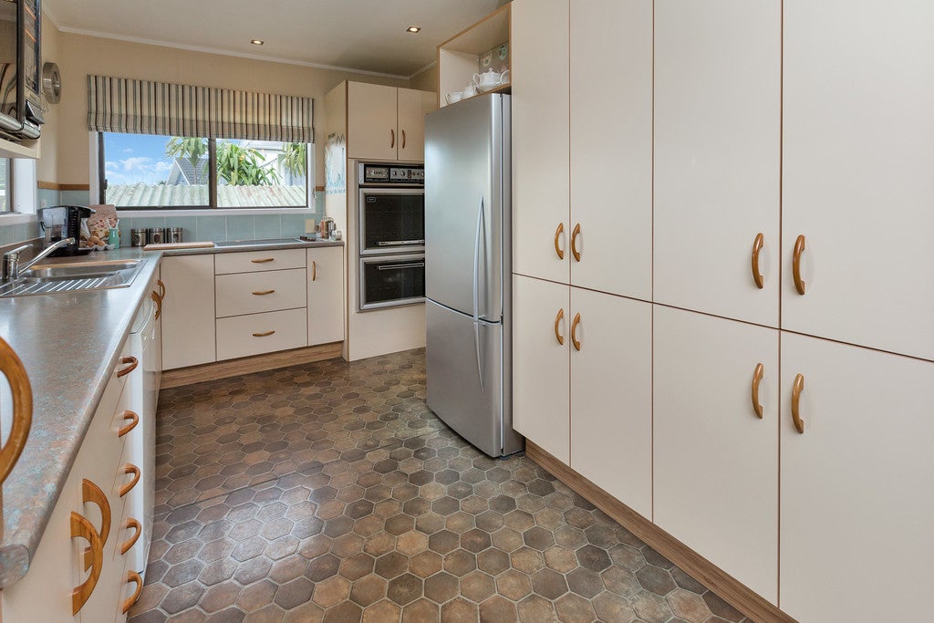 80 Paramount Parade, Tikipunga, Whangarei - Carousel 2