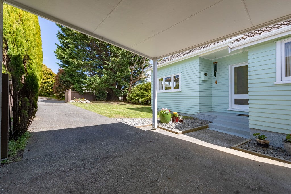 12 Clapham Grove, Stokes Valley, Lower Hutt - Carousel 2