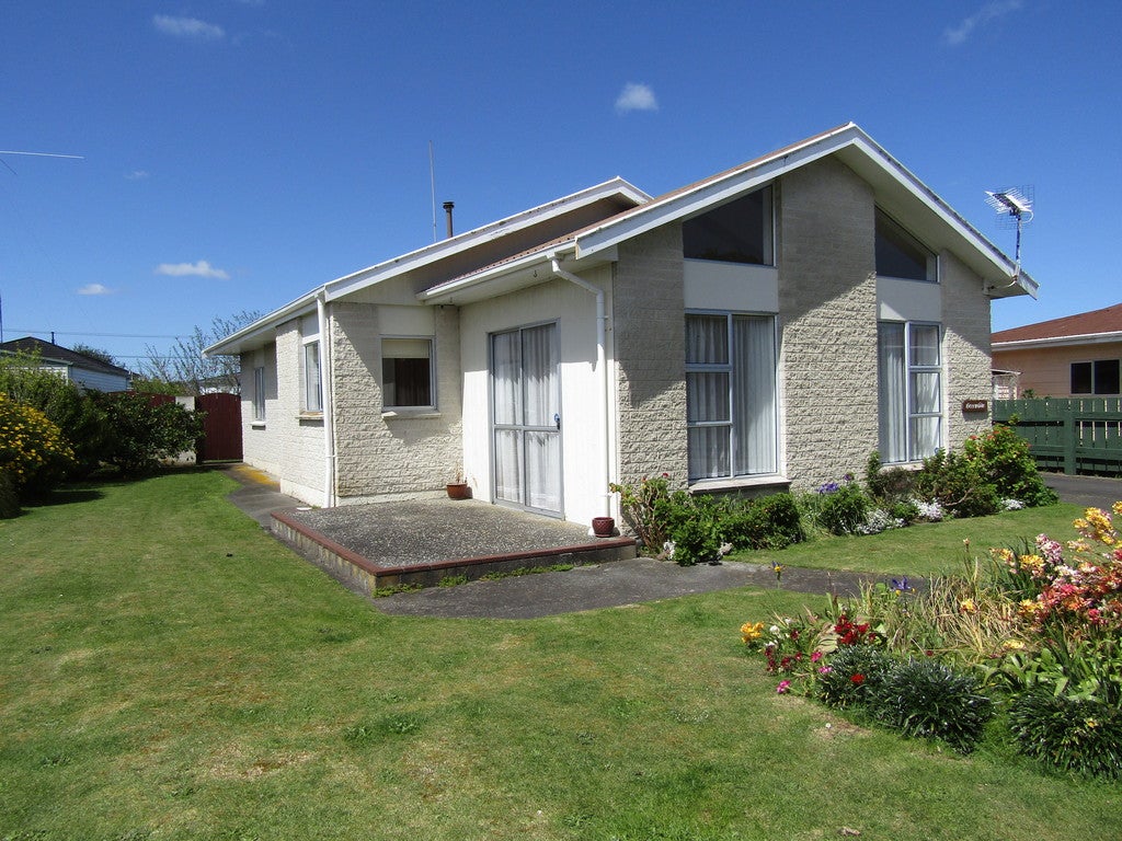 7 Nichol Place, Whanganui East, Whanganui - Carousel 1