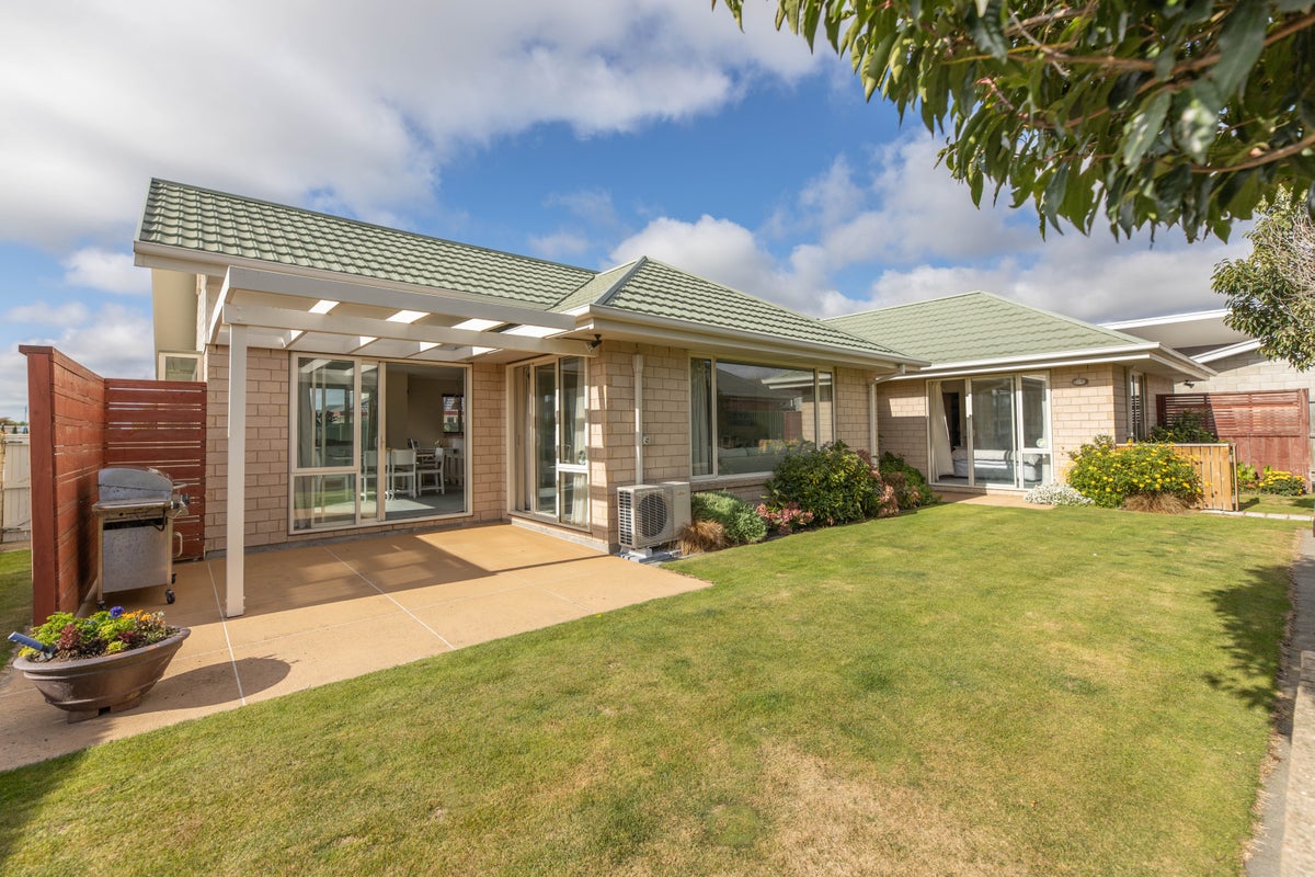 10 Harrys Way, Redwood, Christchurch - Carousel 2