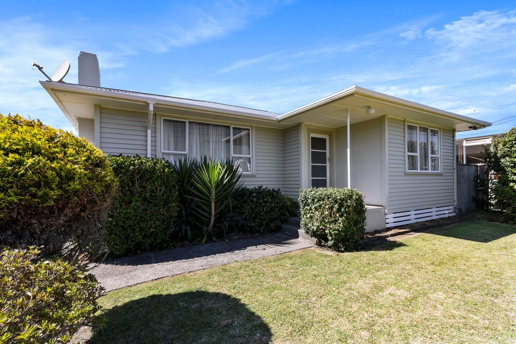 20 Rospeath Crescent, Spotswood, New Plymouth - Carousel 1