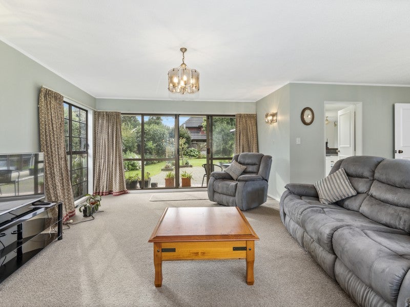 41 Waddington Drive, Naenae, Lower Hutt - Carousel 2