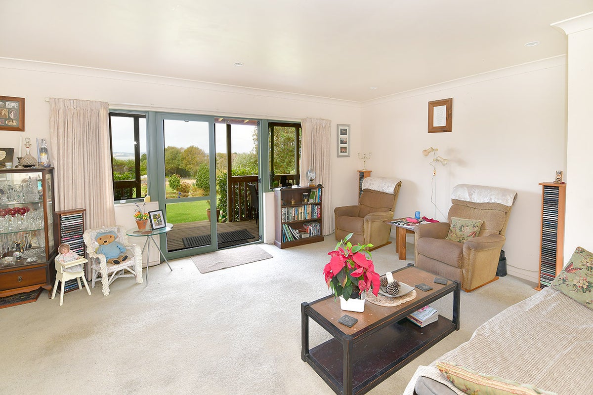 39 Crosland Road, Helensville - Carousel 20
