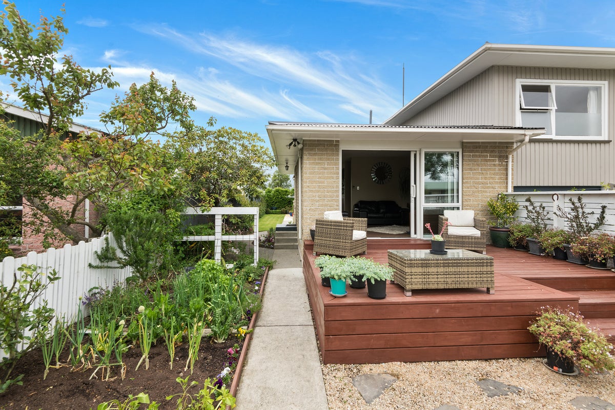 2/4 West-Watson Avenue, Hillmorton, Christchurch - Carousel 2