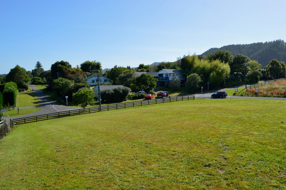 2 Honoiti Ranapiri Place, Manakau, Levin - Carousel 1