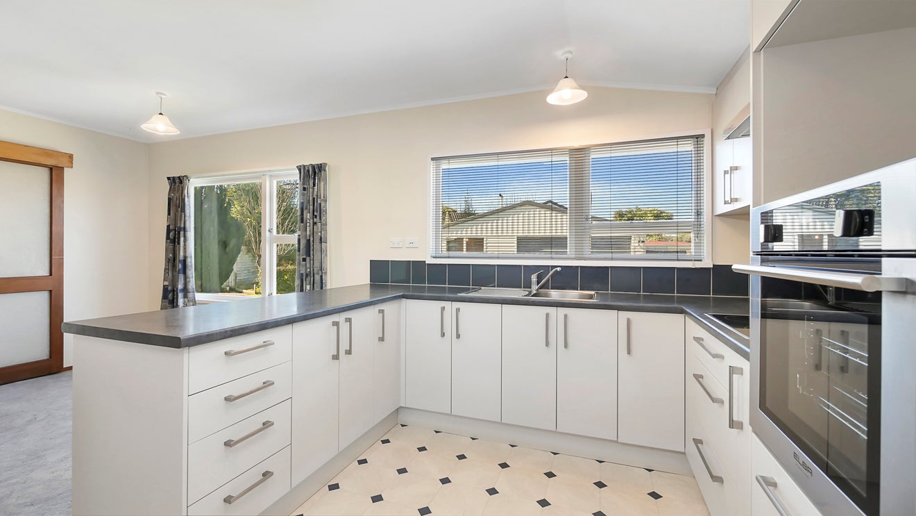 36 Pensacola Crescent, Broomfield, Christchurch - Carousel 2