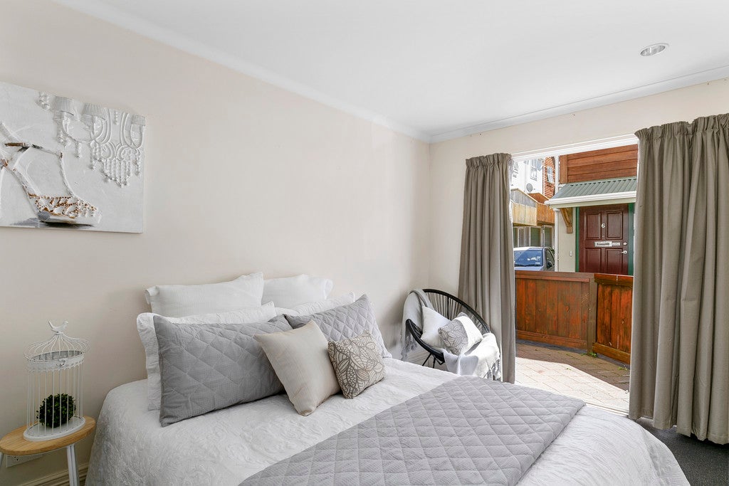 3/3 Malcolm Lane, Thorndon, Wellington - Carousel 2
