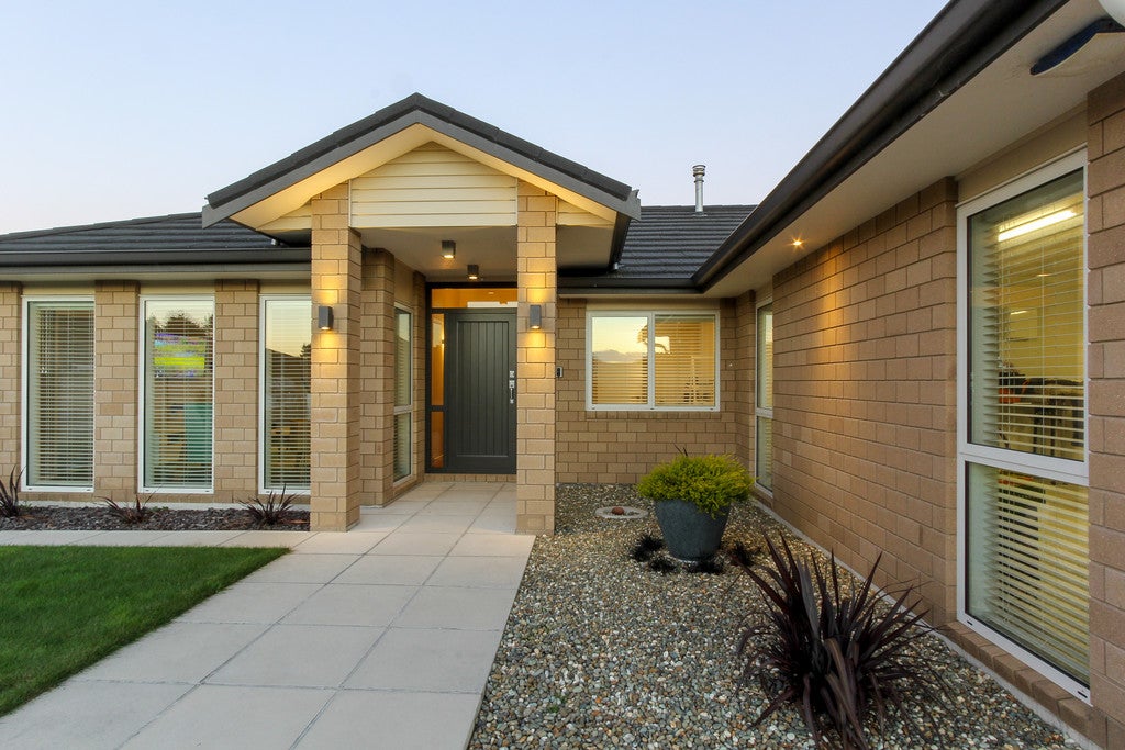 7 Augusta Grove, Waiwhakaiho, New Plymouth - Carousel 2