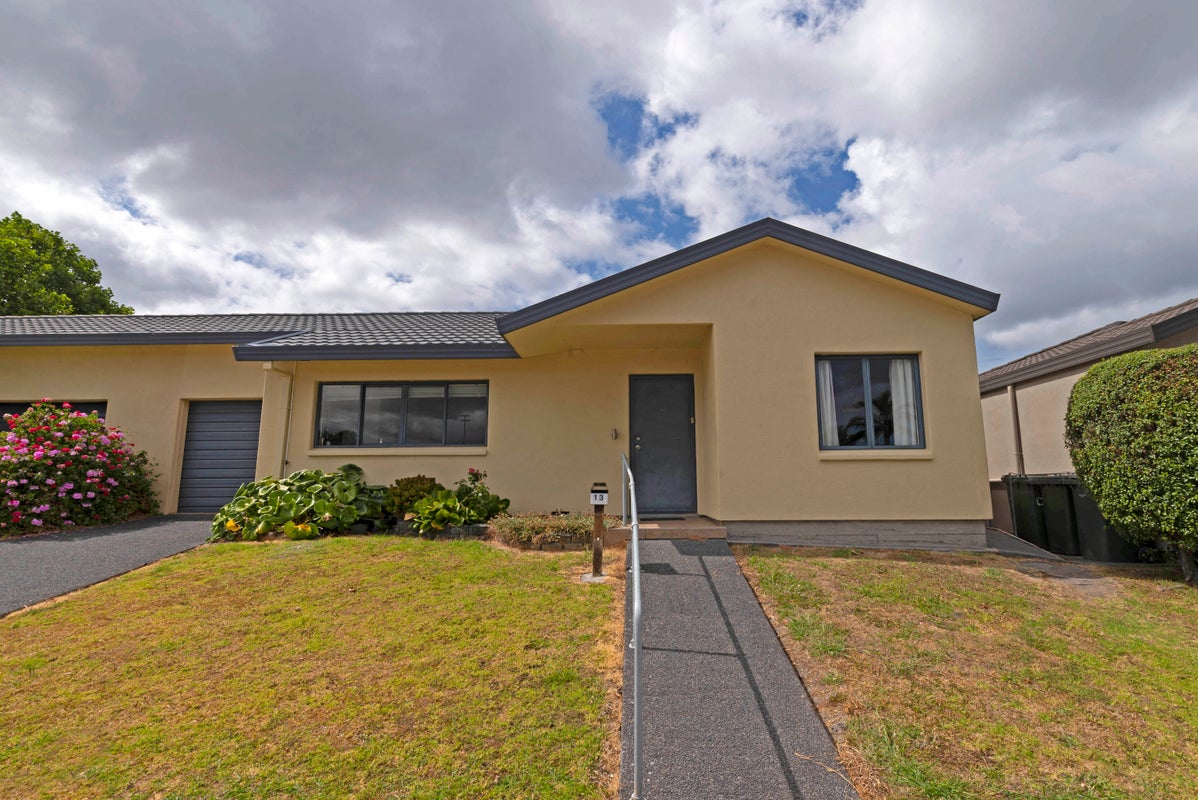 13 Neta Grove, Henderson, Auckland - Carousel 18