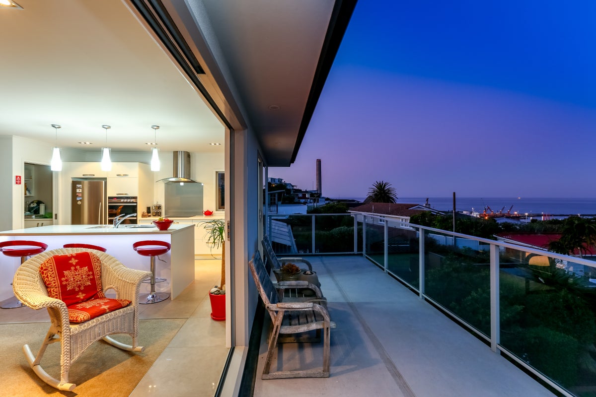 10 Scott Street, Moturoa, New Plymouth - Carousel 2
