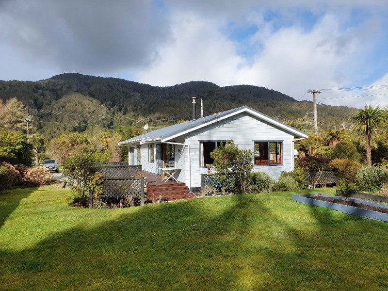 34 Oxford Street, Taylorville, Greymouth - Carousel 1