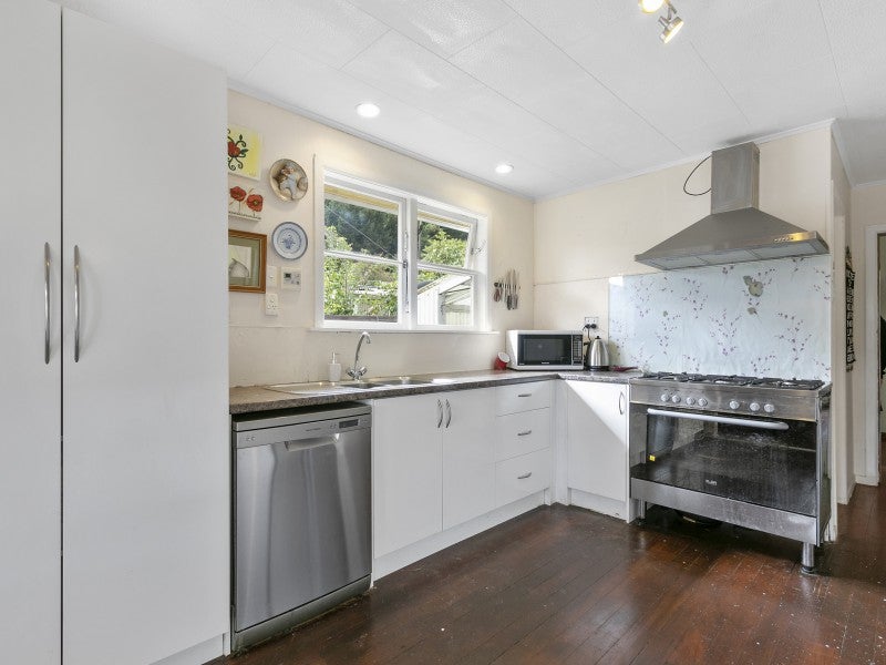 14 Parenga Street, Wainuiomata, Lower Hutt - Carousel 2