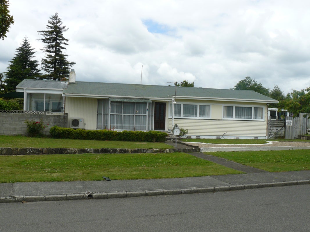 21 Cochrane Street, Fairy Springs, Rotorua - Carousel 1