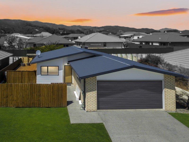 5 Sunstone Crescent, Brown Owl, Upper Hutt - Carousel 1
