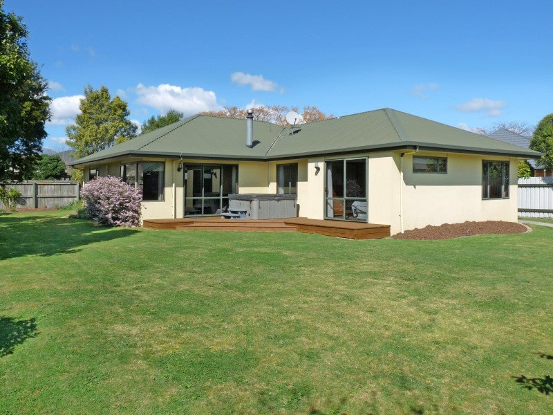 14 Stagg Place, Brightwater - Carousel 1