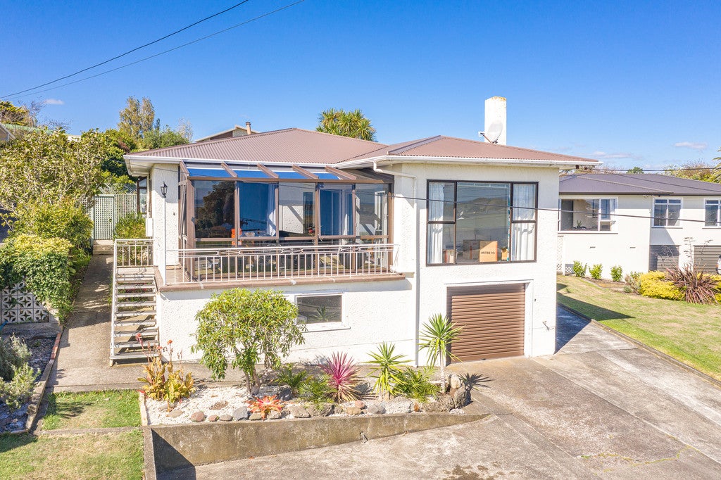 11 Windsor Terrace, Durie Hill, Whanganui - Carousel 1