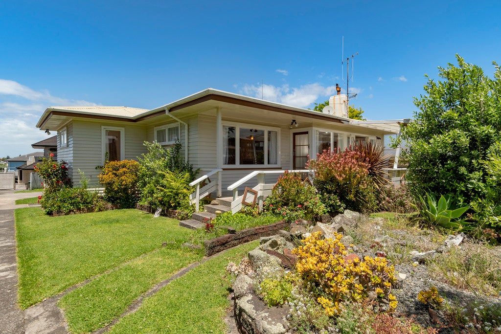 8 Whitaker Street, Otumoetai, Tauranga - Carousel 1