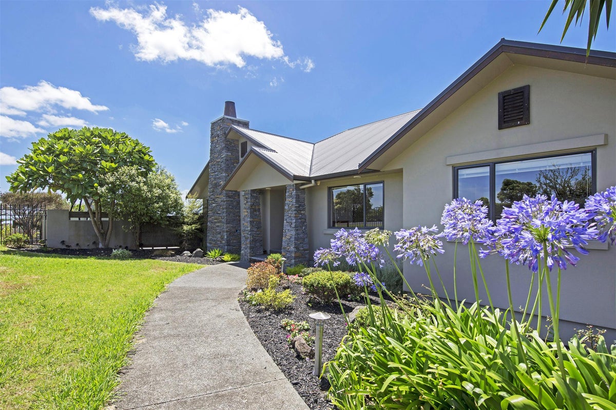 149 Point View Drive, East Tamaki Heights, Auckland - Carousel 1