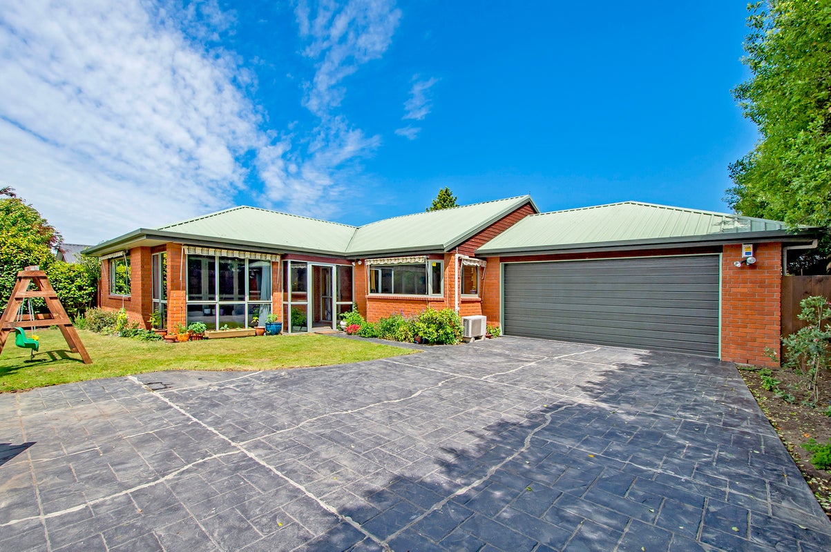 1/10 Dinton Street, Russley, Christchurch - Carousel 1