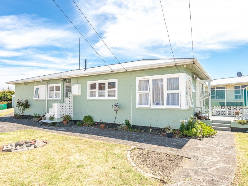 15 Karaka Street, Castlecliff, Whanganui - Carousel 1