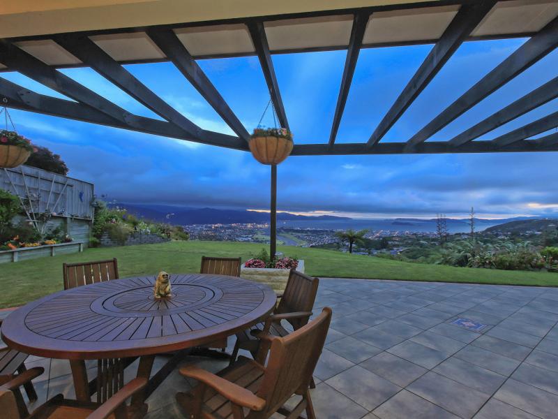 7 Oceanview Terrace, Tirohanga, Lower Hutt - Carousel 2