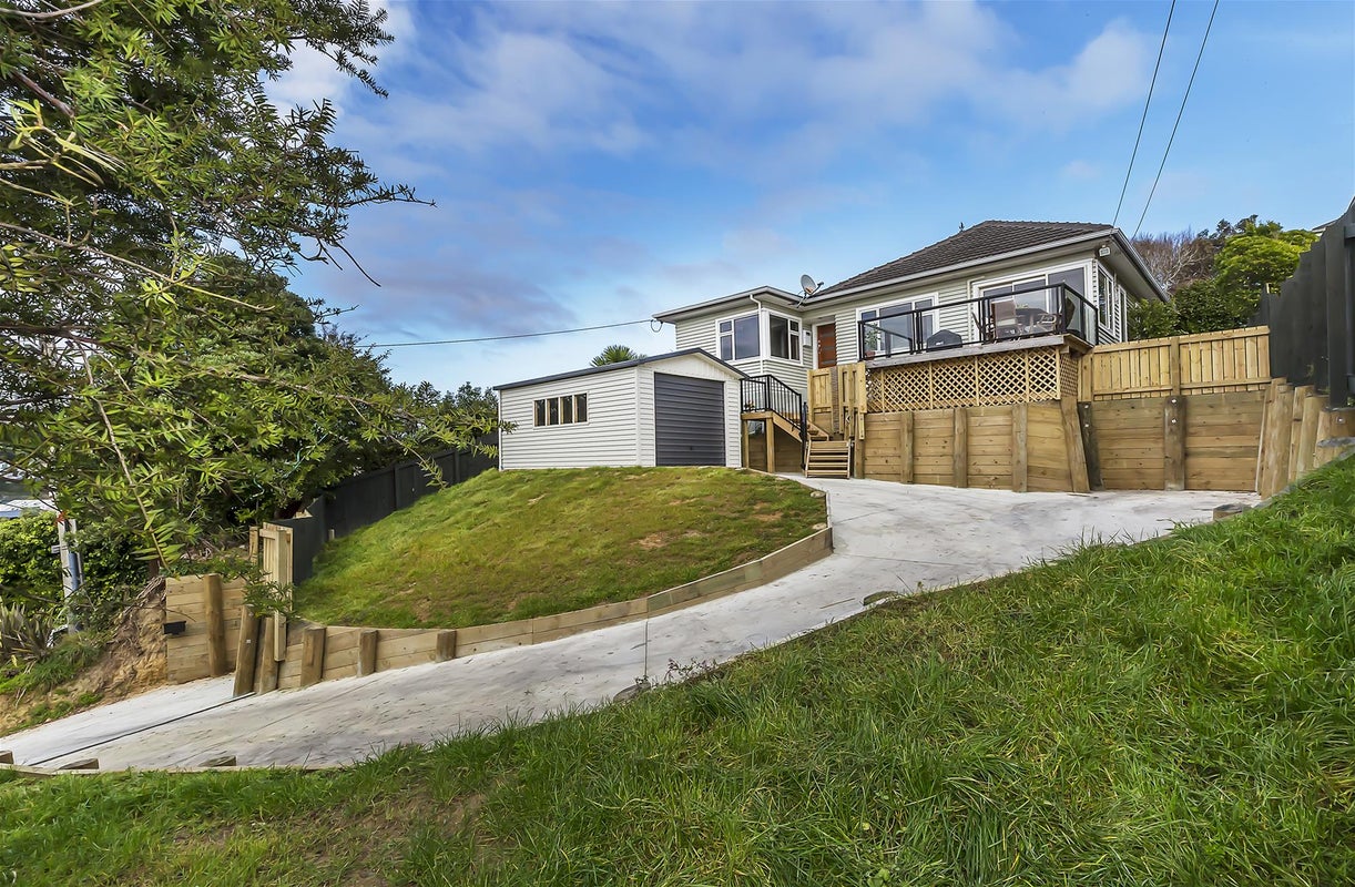9 The Drive, Tawa, Wellington - Carousel 1