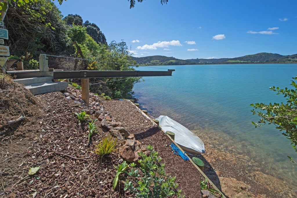 42 Albert Crescent, Ostend, Waiheke Island - Carousel 1