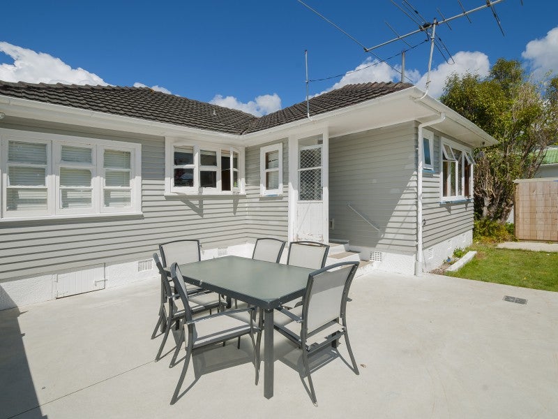 1/368 Stokes Valley Road, Stokes Valley, Lower Hutt - Carousel 1