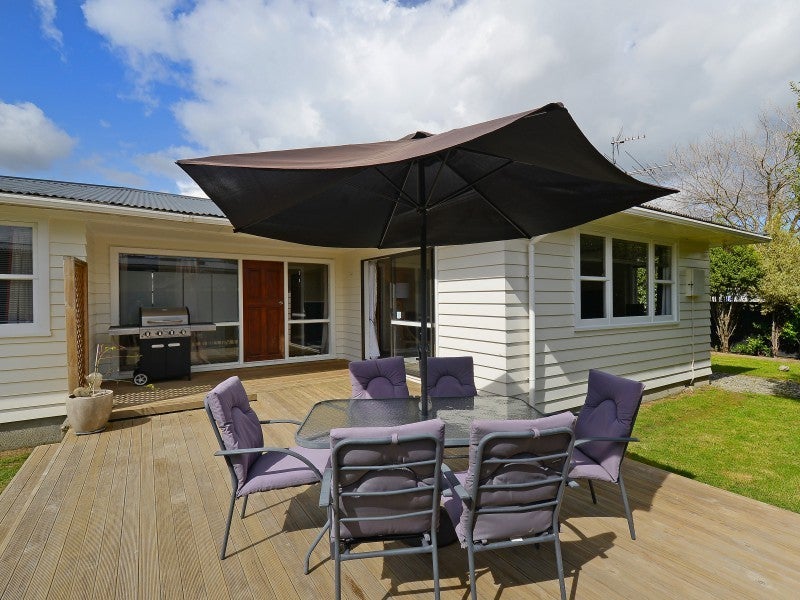 33 California Drive, Totara Park, Upper Hutt - Carousel 1