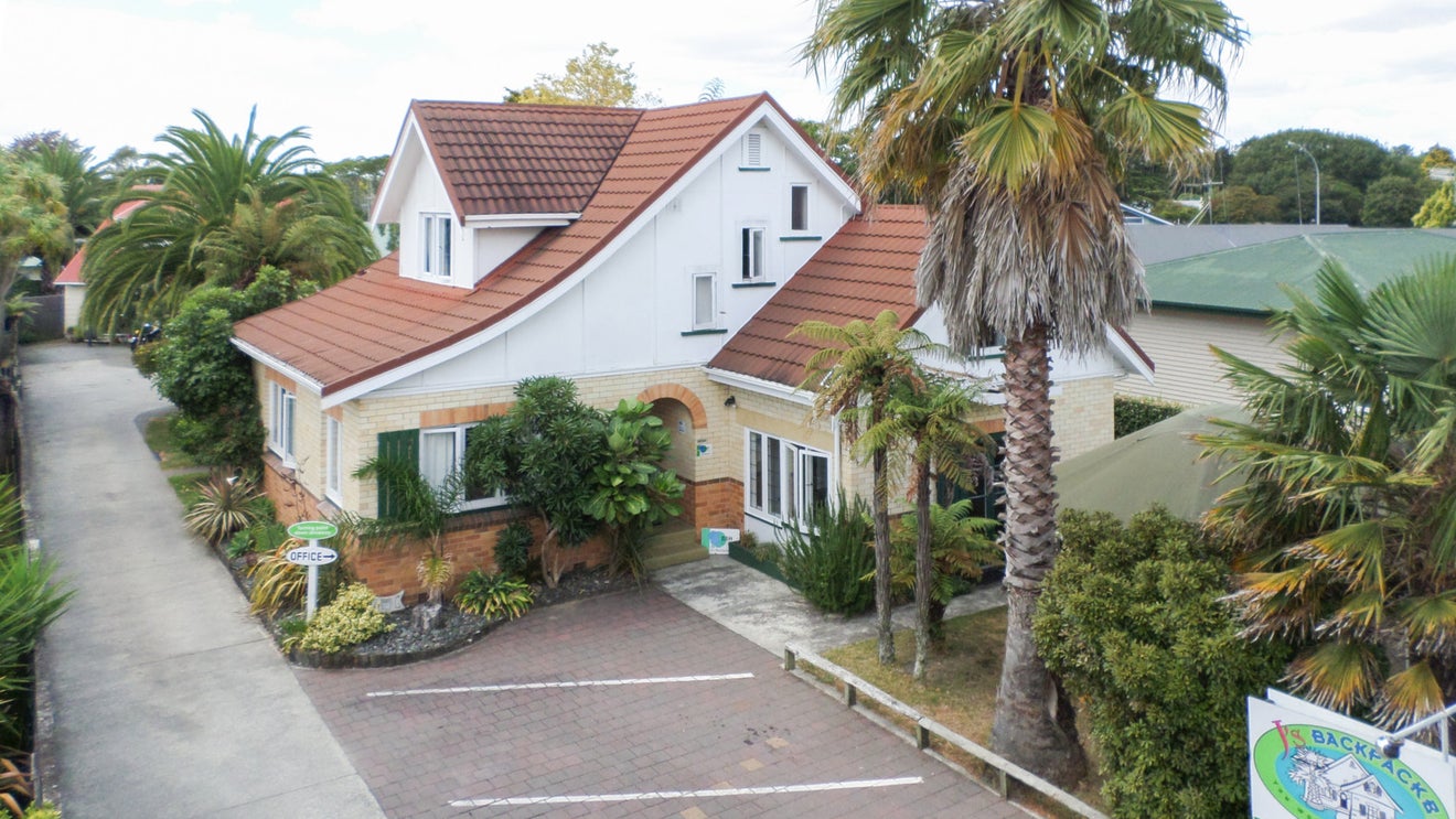 8 Grey Street, Hamilton East, Hamilton - Carousel 1