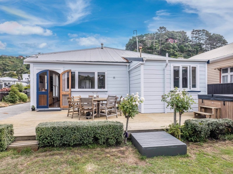 47 Derwent Street, Island Bay, Wellington - Carousel 1
