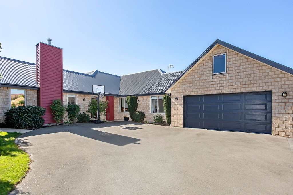 8 Matthew Place, Aidanfield, Christchurch - Carousel 1