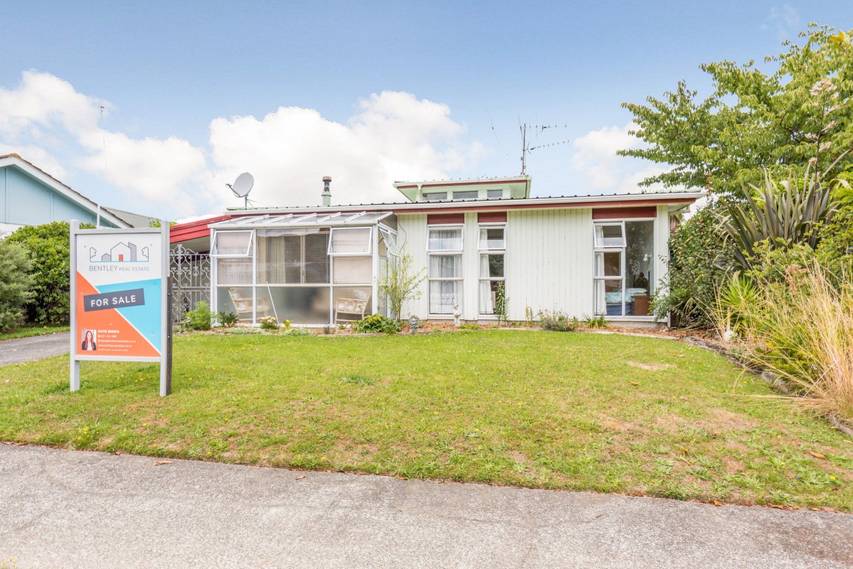 78 California Drive, Totara Park, Upper Hutt - Carousel 1